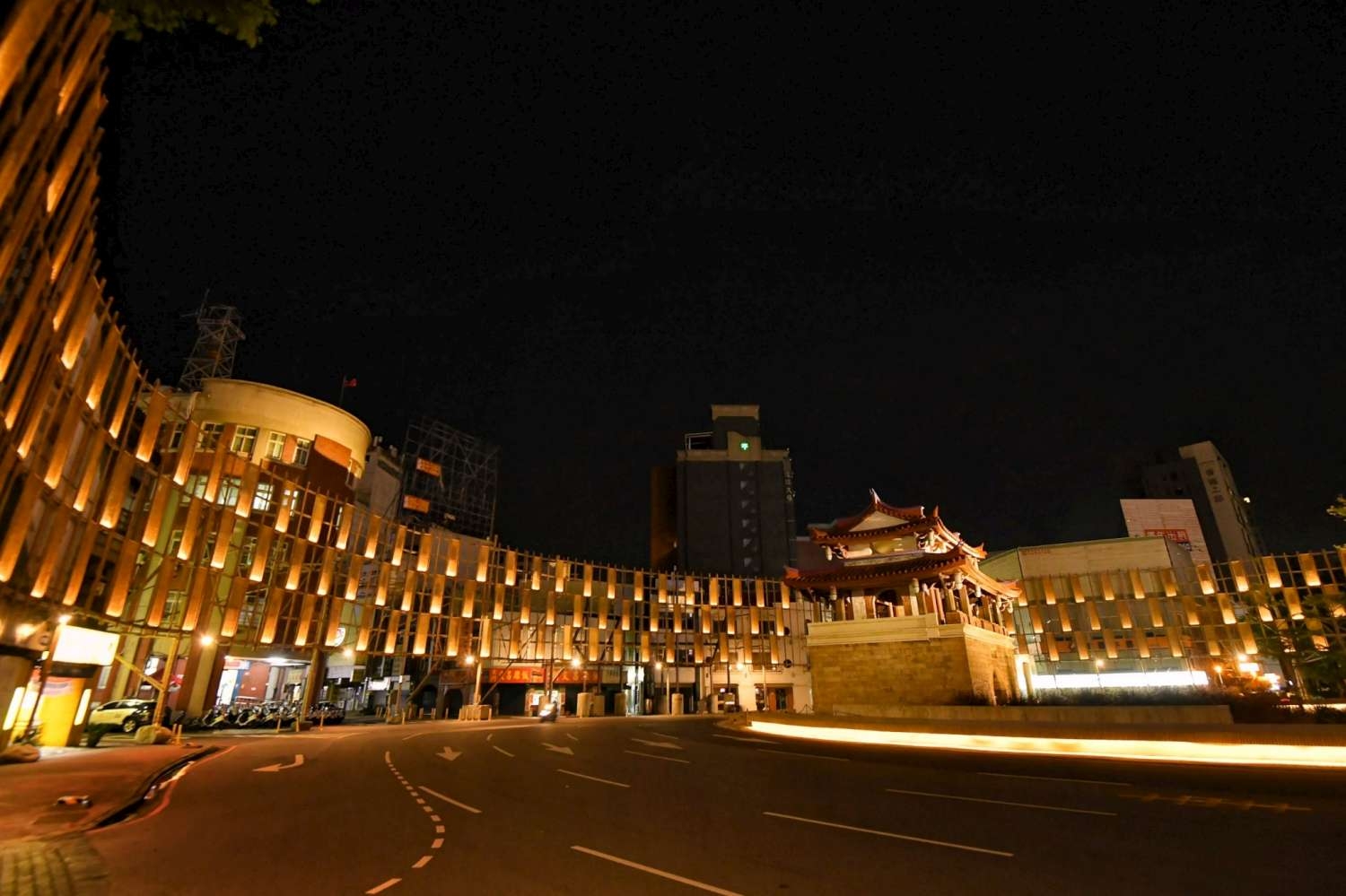 新竹市府把200年古蹟東門圓環變身「超廣角」古蹟環形劇場，15日即將線上開演。